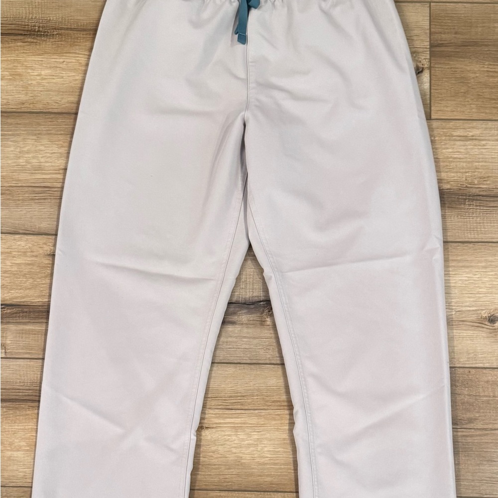 Figs Technical Collection Light Gray women’s scrub pants.